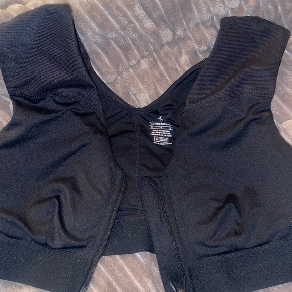 Black Tommie Copper Shoulder Support Sports Bra With Zipper, Size Medium - Picture 11 of 12
